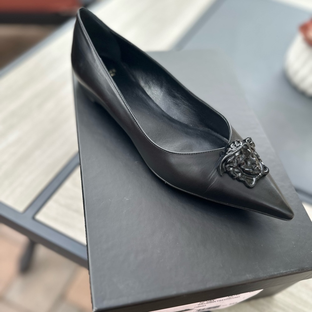Versace baklerina flats, bkack size 8.5!